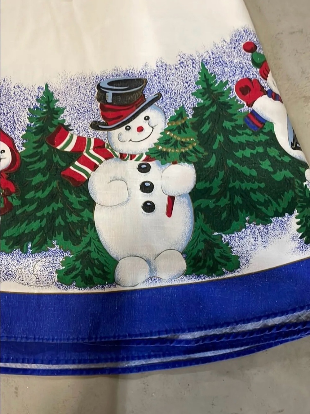 Vintage Round Snowman Design Tablecloth - Picture 3 of 4